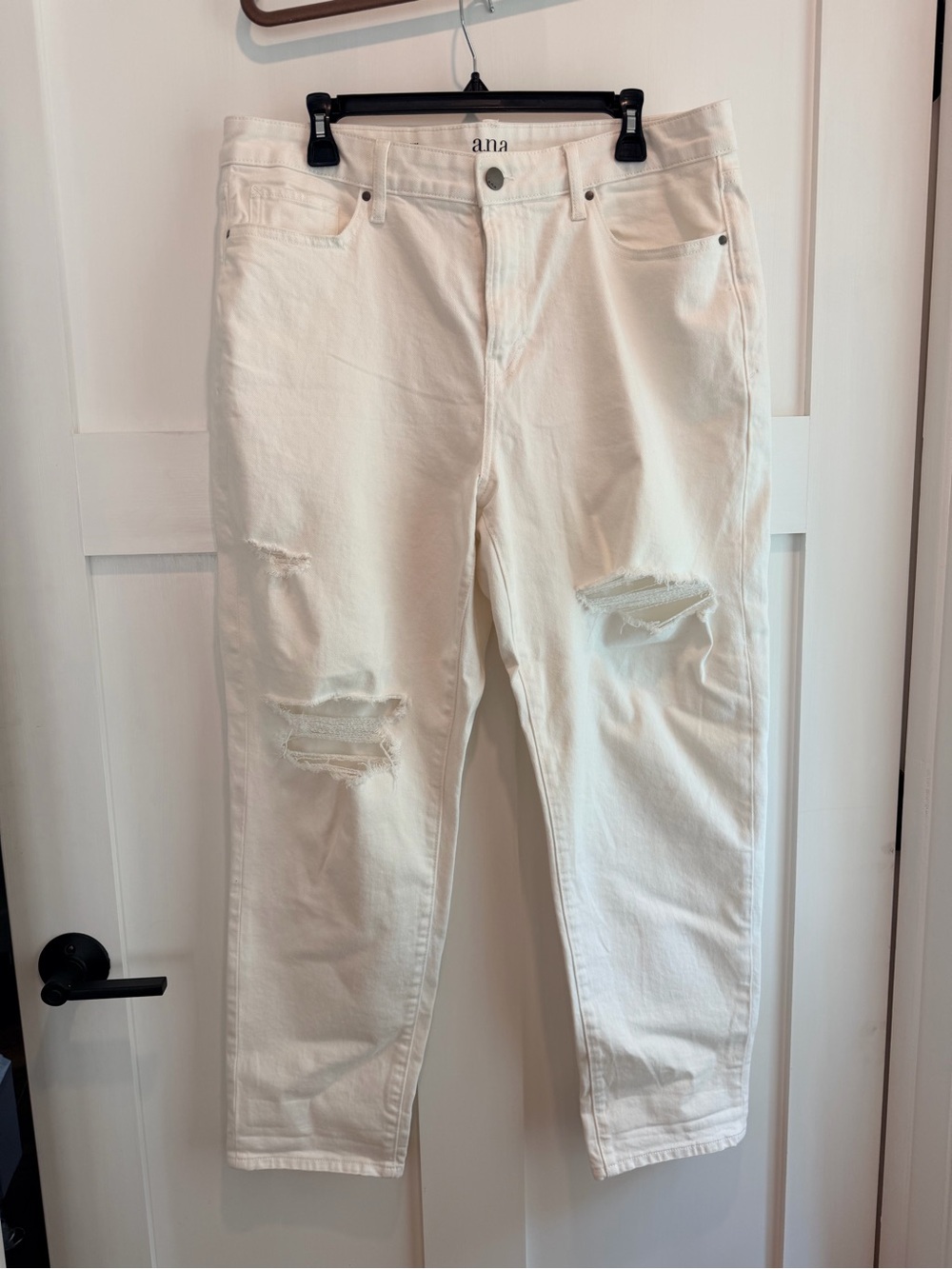 a.n.a white Distressed women’s Relaxed Jeans
